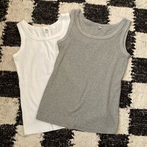 Uniqlo White & Gray Ribbed Tank Tops size small